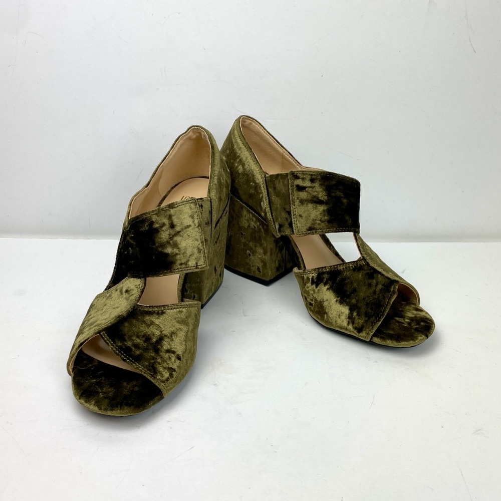 Cabi Crushed Velvet interlock Block Heel Shoes green size 8